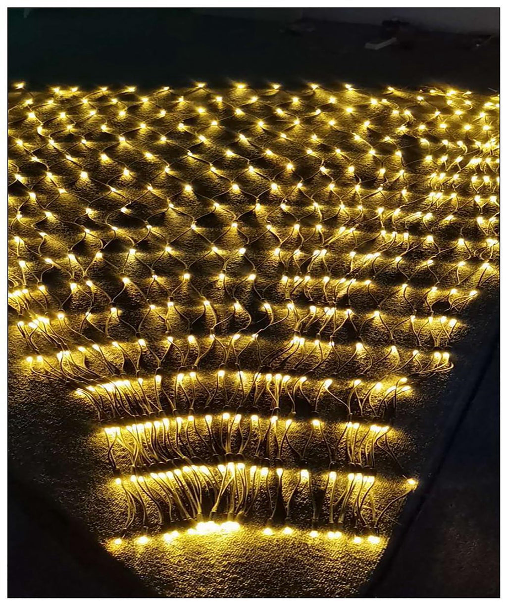 Garden Net Lights- Battery Operated 672 LED Waterproof Net Mesh Lights with 8 Modes- 6x4M Fairy String Lights for Outdoor Indoor Christmas Tree- Bush- Backyard- Garden- Party Décor.