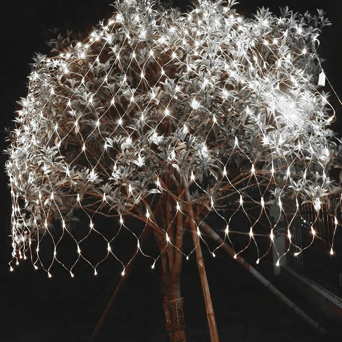 Garden Net Lights Battery Operated 4x6M 672LED Waterproof Net Mesh String Lights 8 Modes Fairy Lights for Indoor Outdoor Christmas Tree Bush Garden Backyard Décor