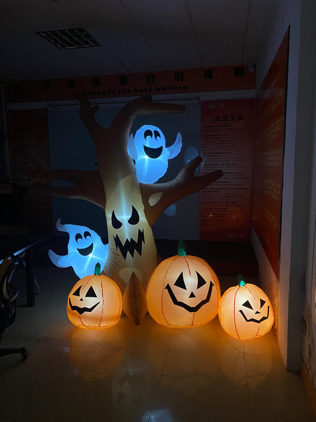Wick's Outdoor Living 4 Ft Pumpkin Family Around Spooky Tree, Halloween Yard Inflatable