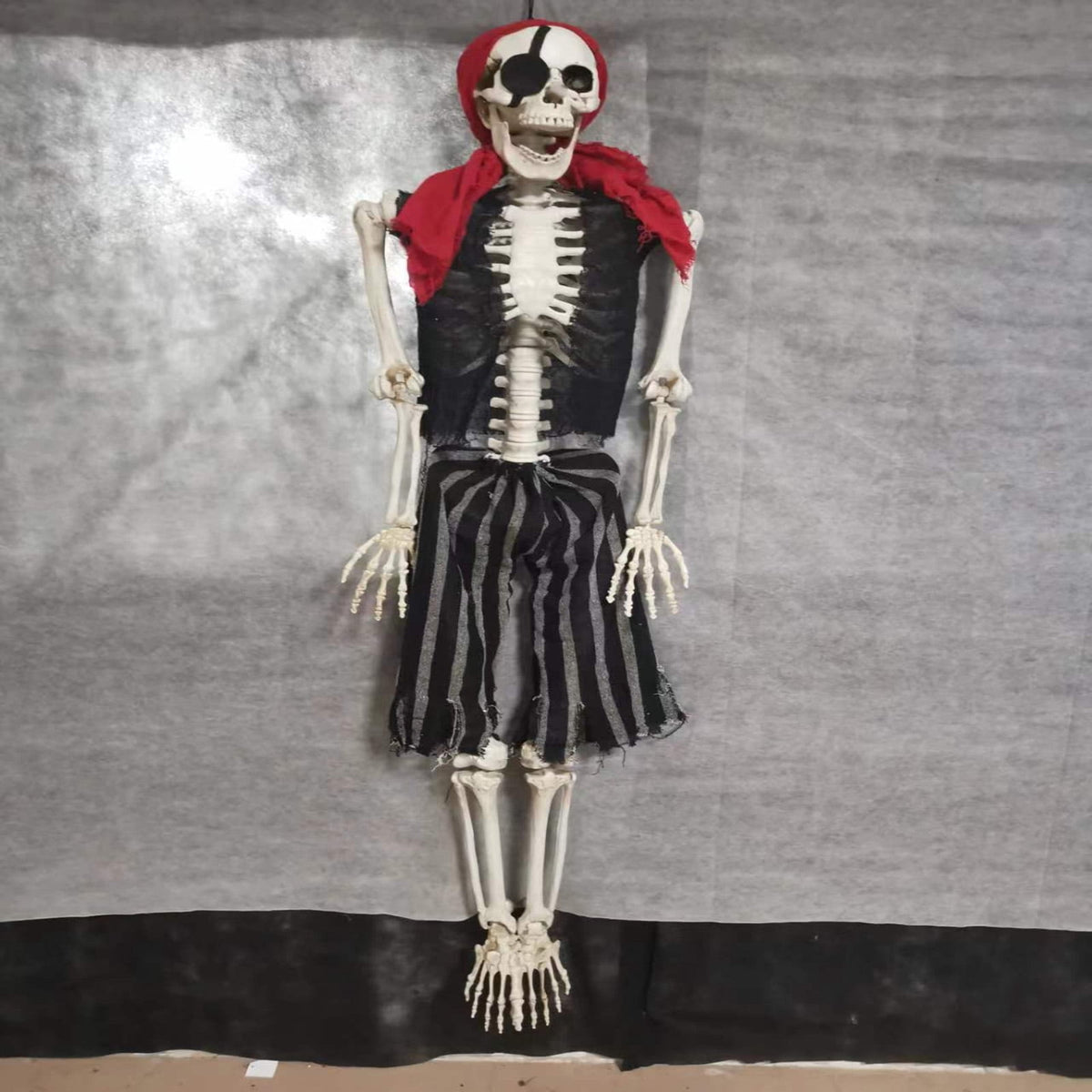 MInHoues 65-inch Halloween Pirate Human Skeleton, Full Life-Size Poseable Skeleton Body Prop for Haunted House, Realistic Plastic Bone Decor for Scary Party Yard, Anatomy Model Decoration